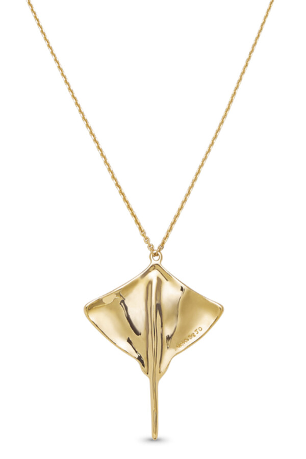 COLGANTE DE CADENA LARGA DE ALEACIÓN DE METALES BAÑADA EN ORO 18K CON MANTARRAYA Colgante