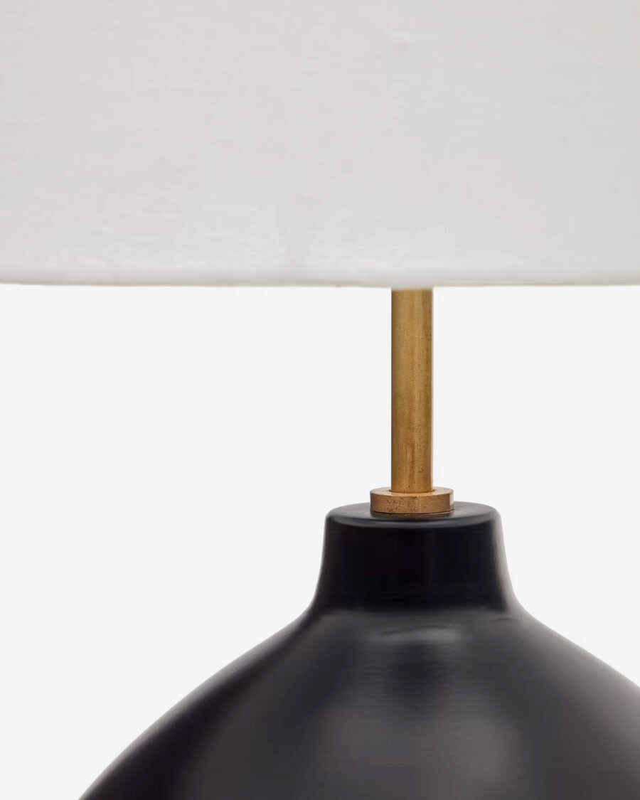Lámpara de mesa Foixa de metal con acabado negro Lámpara de mesa Foixa de metal con acabado negro