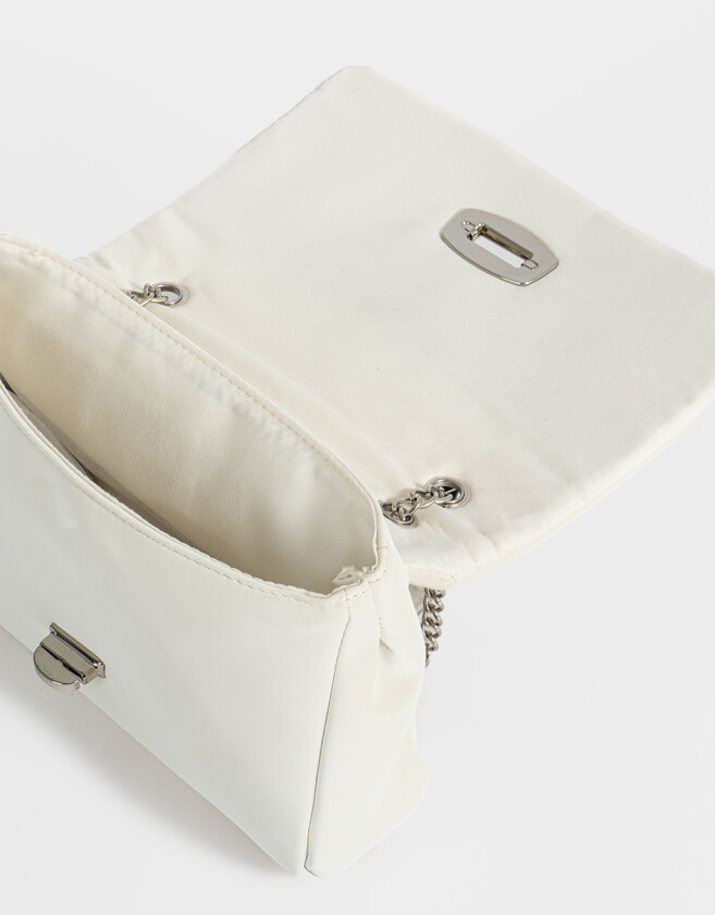 Bandoleras Clasico Bandolera Puffy Con Solapa - Blanco Crudo