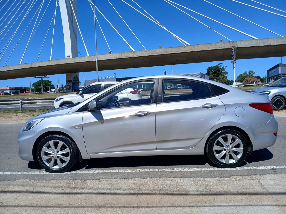 Hyundai Accent GL 1.4 EXCELENTE ESTADO! | Permuta / Financia Hyundai Accent GL 1.4 EXCELENTE ESTADO! | Permuta / Financia