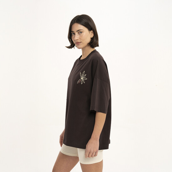 Remera Pulau Flowers Marrón