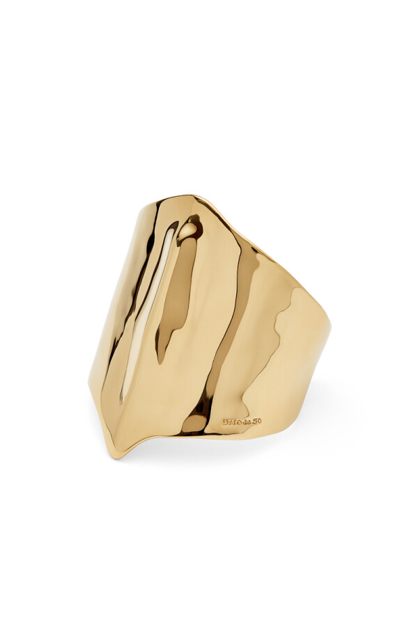 PULSERA RÍGIDA DE ALEACIÓN DE MATALES BAÑADO EN ORO 18K CON FORMA MANTARRAYA Pulsera