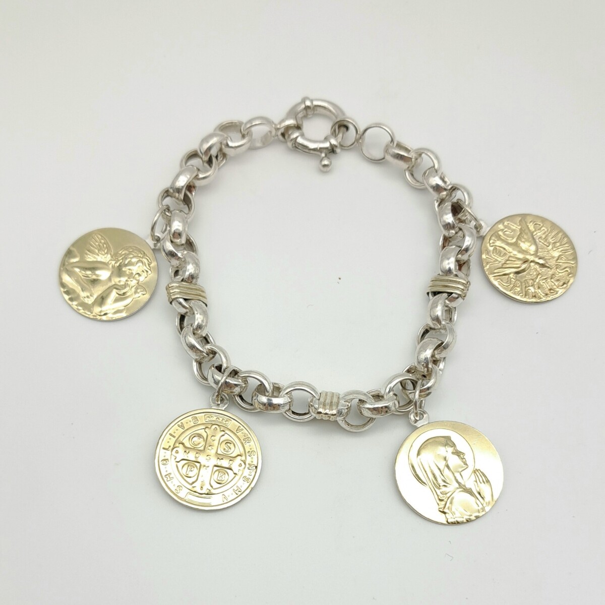 Pulsera religiosa de plata y double en oro 18 ktes con medallas. 