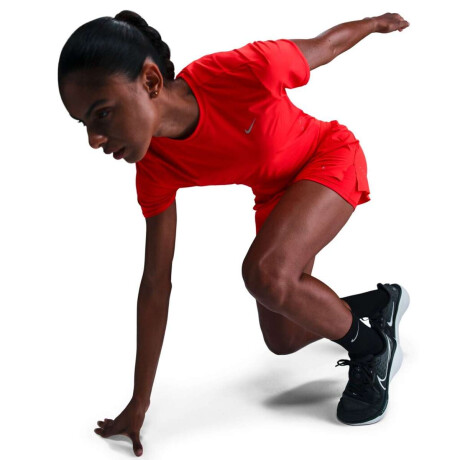 Remera Nike Swift Dri-Fit Top de Mujer Rojo