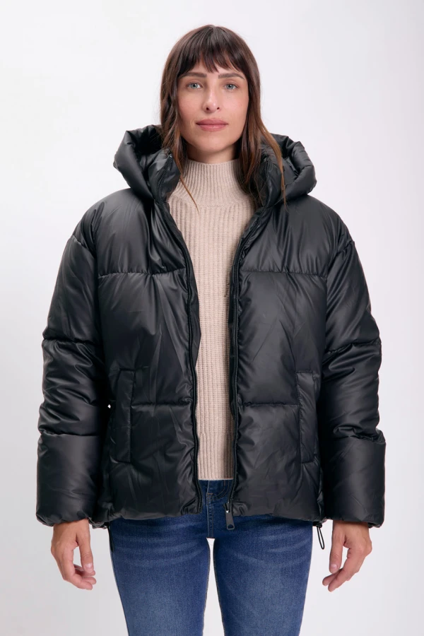 Campera de abrigo capitoneada Negro