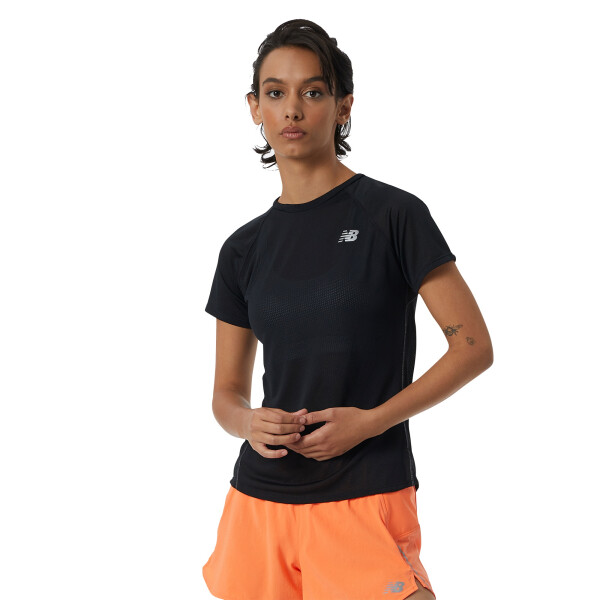 Remera New Balance Impact Sleeve de Mujer - WT21262BK Negro