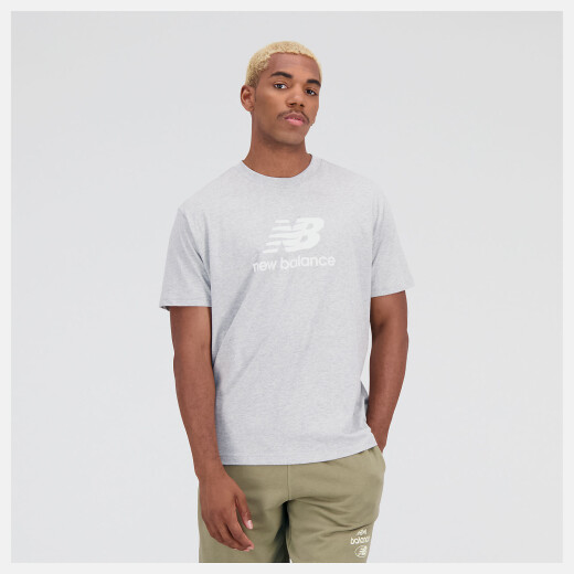 Remera New Balance Hombre Essentials Stacked Logo Cotton Jersey Short Sleeve Grey S/C