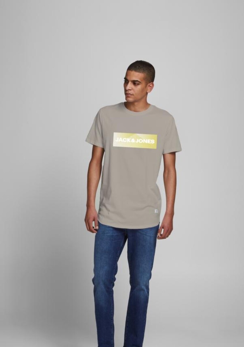 Camiseta Raymond - Oxford Tan 