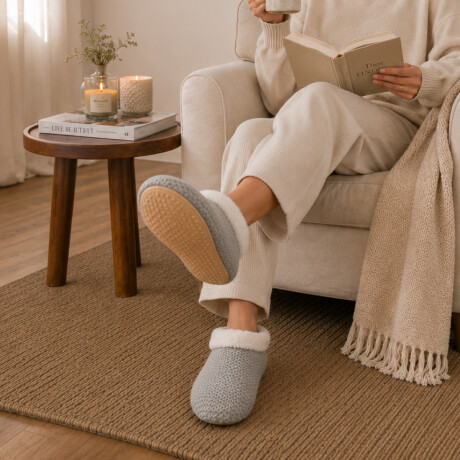 Pantuflas tejidas con corderito Gris