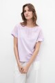 Remera combinada con broderie lavanda