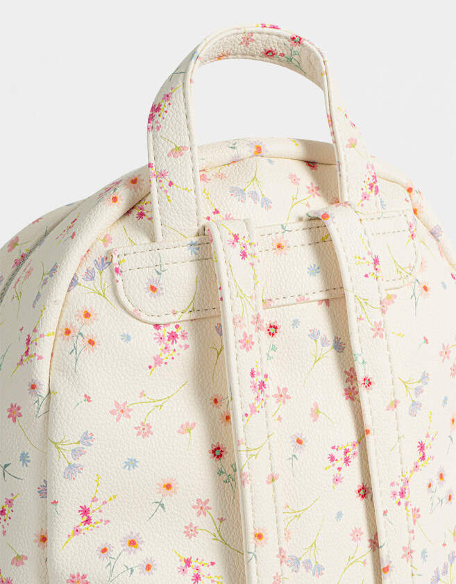 Mochilas Urbanas Color Block Mochila Con Charms - Estampado Flores