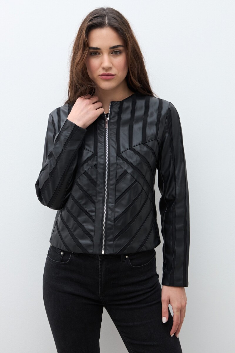 Chaqueta eco cuero con tul negro