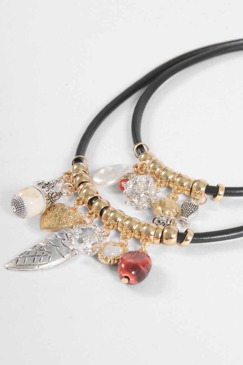 Collar doble cordón dijes negro