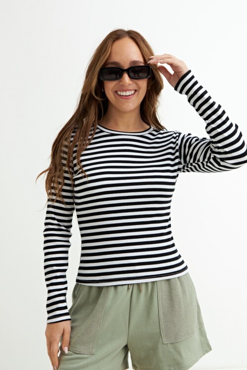 Remera cuello a la base SURTIDO