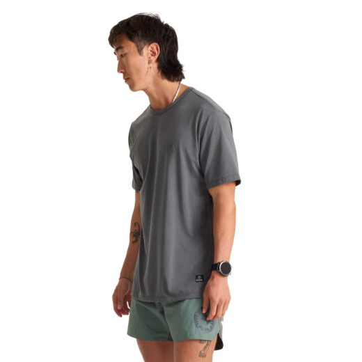 Remera Roark Mathis Active - Gris Remera Roark Mathis Active - Gris