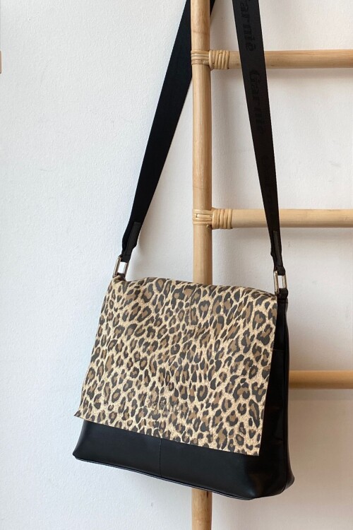 Bandolera Carla Negro y Leopardo