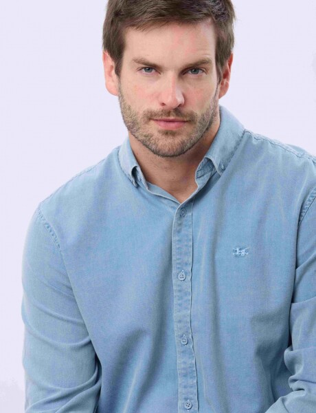 CAMISA LISA LAVADA Celeste