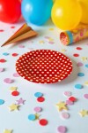 Plato 18 cm. diametro paquete x 10 ROJO LUNARES