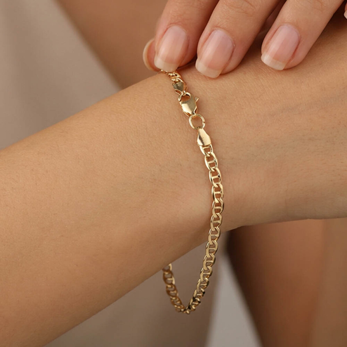 Pulsera Flat Mariner clásica de oro amarillo 18k 