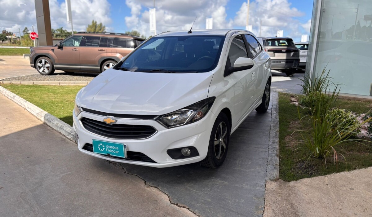 Chevrolet Onix LTZ AT - 2017 Chevrolet Onix LTZ AT - 2017