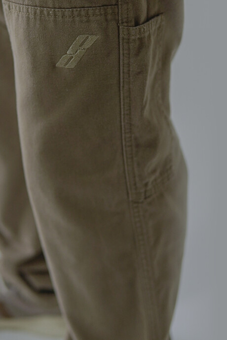 Pantalon Pulau Gabardina Marrón