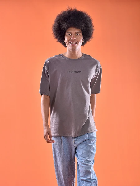 REMERA DONALD SUSPICIOUS GRIS OSCURO