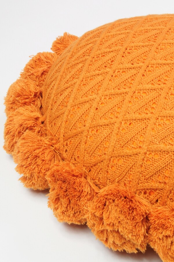 Almohadon circular tejido con pompones naranja