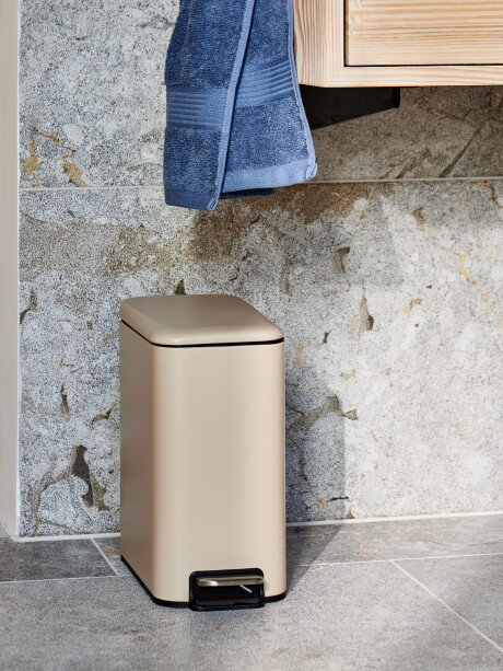 Papelera pedal ULLATTI 5L cierre suave beige Papelera pedal ULLATTI 5L cierre suave beige