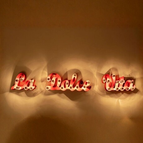 LUMINARIA DE PARED LA DOLCE VITA ROJO - -