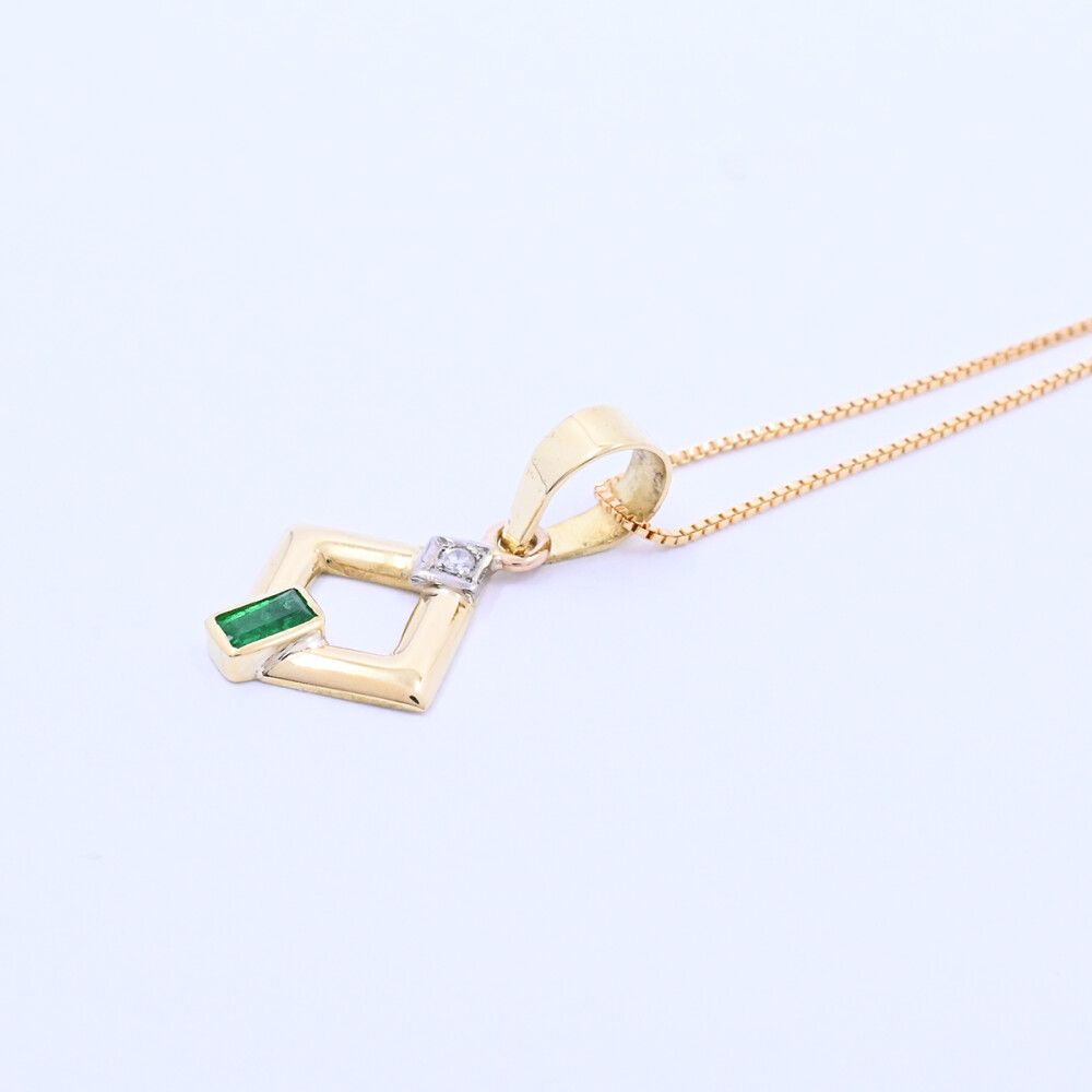 Colgante oro 18k esmeralda y brillante. Colgante oro 18k esmeralda y brillante.