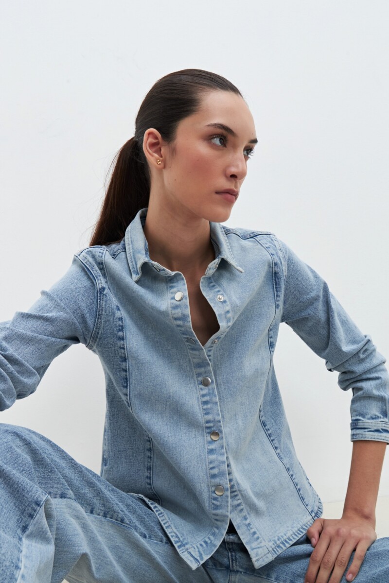Camisa de jean bicolor jean medio