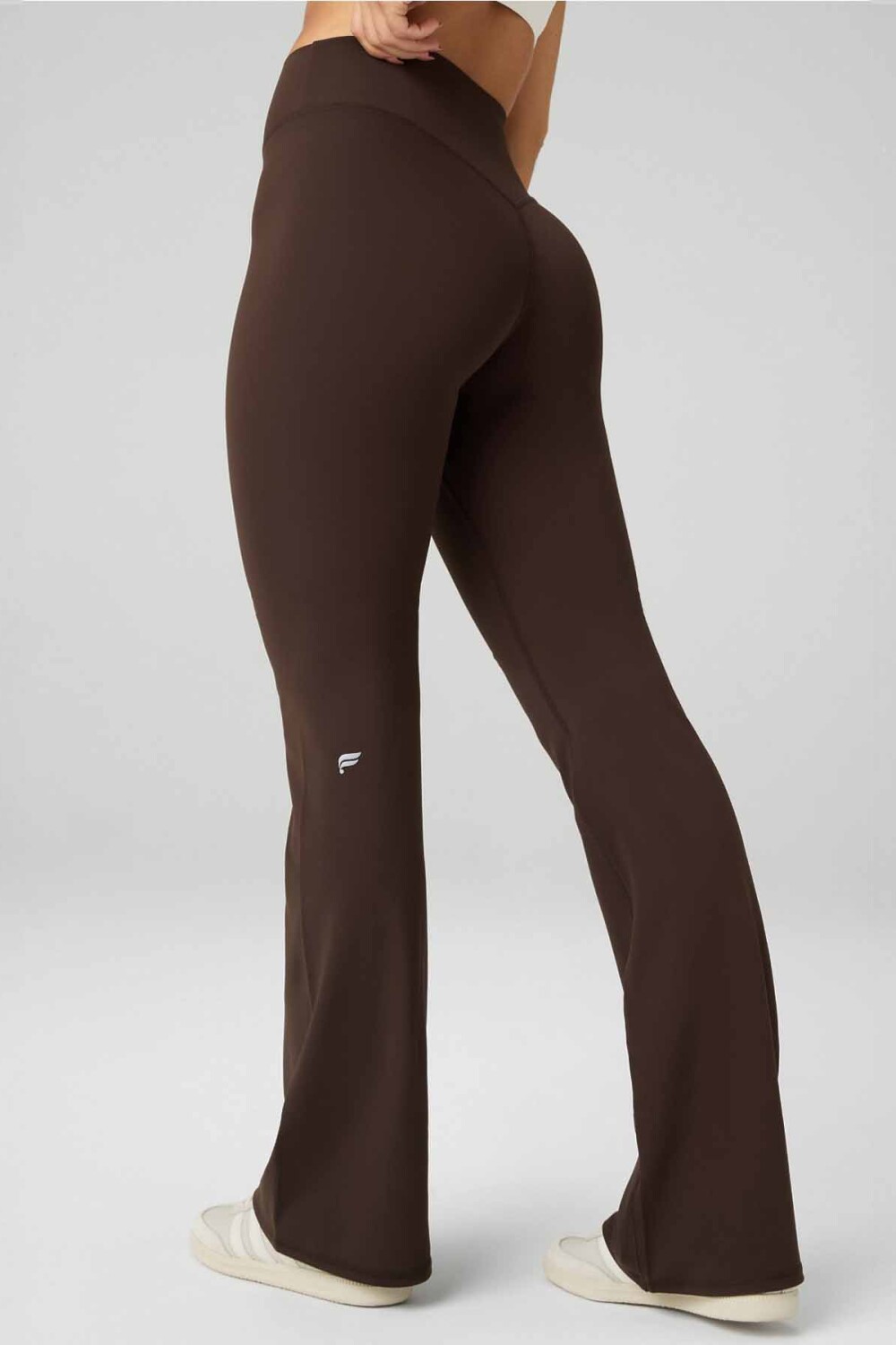 Pantalón Pureluxe High-Waisted Tlc Kick Flare Mujer Cacao