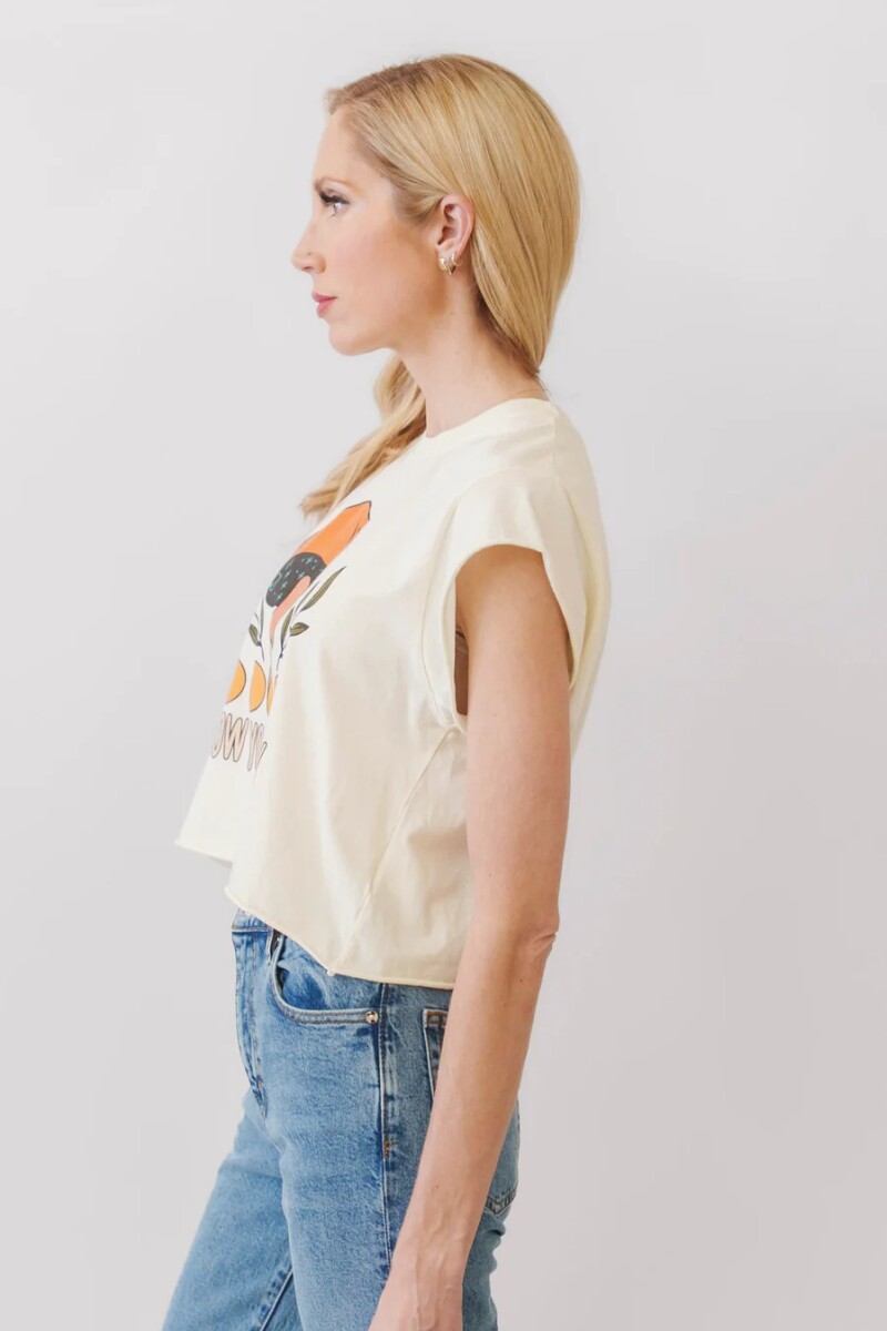 CAMISETA CROP Crema