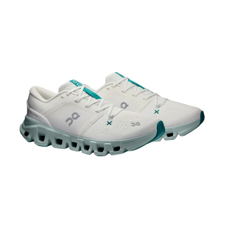 Championes ON Cloud X 5 White
