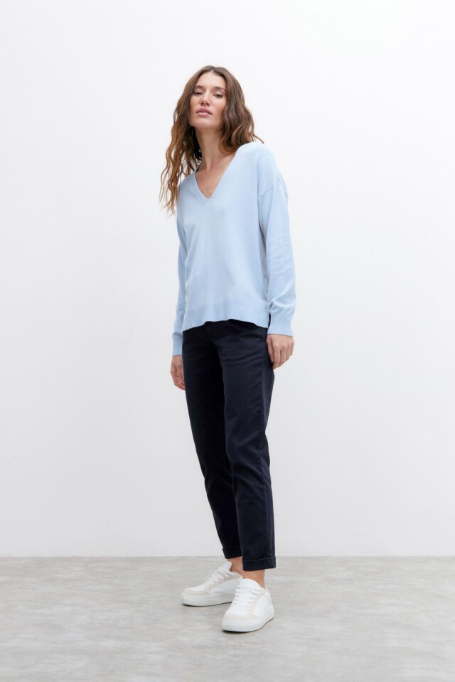 Sweater escote V celeste
