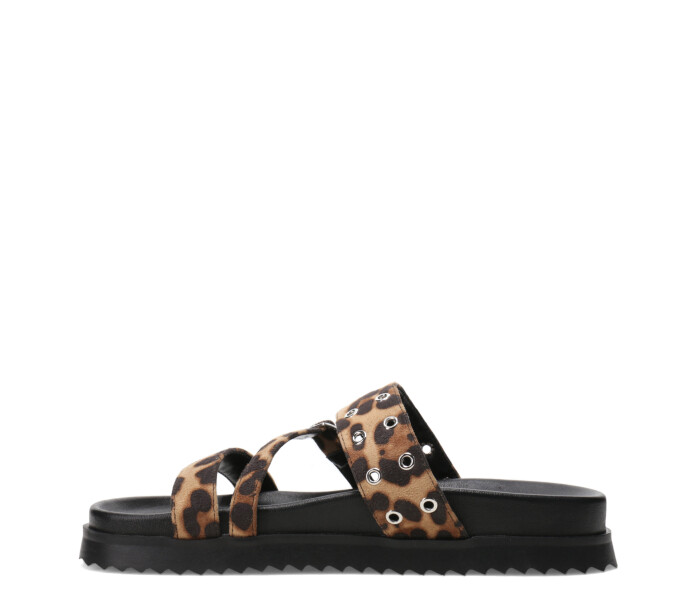 Sandalia XOMA con tiras y tachas Animal Print