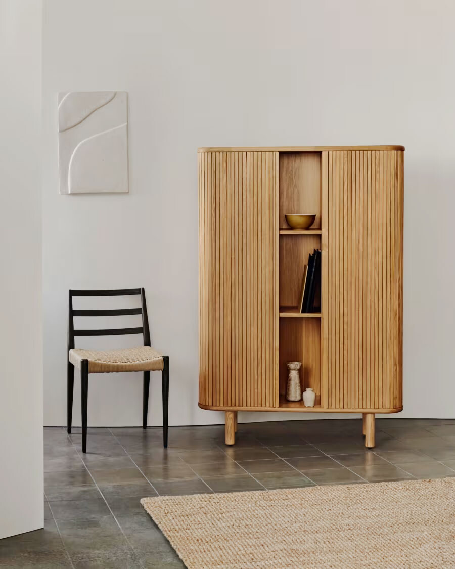 Aparador alto Mailen 2 puertas en chapa de fresno con acabado natural 110 x 160 cm Aparador alto Mailen 2 puertas en chapa de fresno con acabado natural 110 x 160 cm