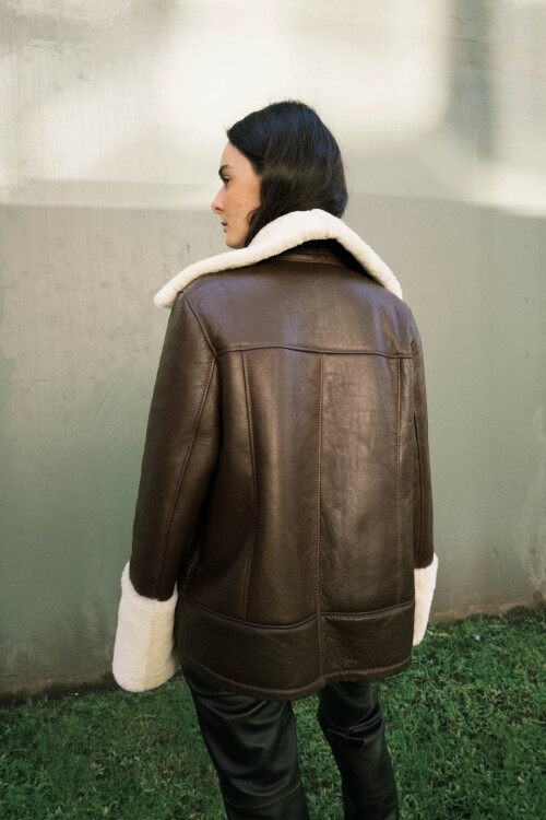 CAMPERA DE CUERO ANUNCIA BROWN