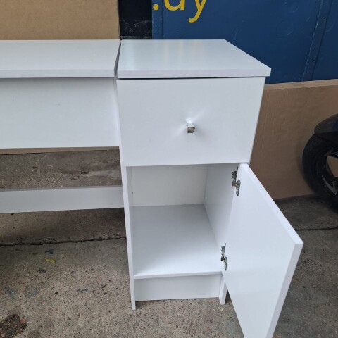 [OUTLET] Tocador Escritorio con Espejo Blanco para Dormitorio | Mueble de Maquillaje Moderno [Viene Armado - Solo Retiro] [OUTLET] Tocador Escritorio con Espejo Blanco para Dormitorio | Mueble de Maquillaje Moderno [Viene Armado - Solo Retiro]