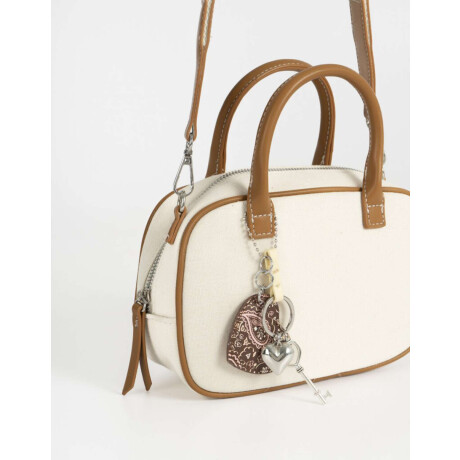 Cartera Bowling Con Charm Blanco Crudo