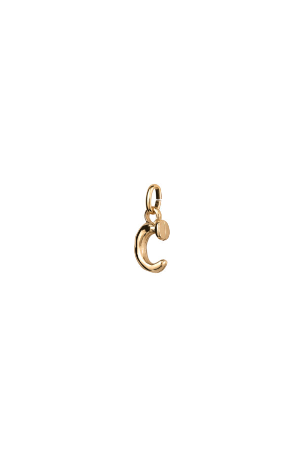 CHARM DE ALEACION DE METALES BAÑADO EN ORO DE 18 K CON FORMA DE LETRA C CON ARGOLLA Charm