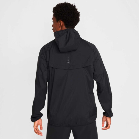 Campera Nike Uv Rpl Stride de Hombre Negro