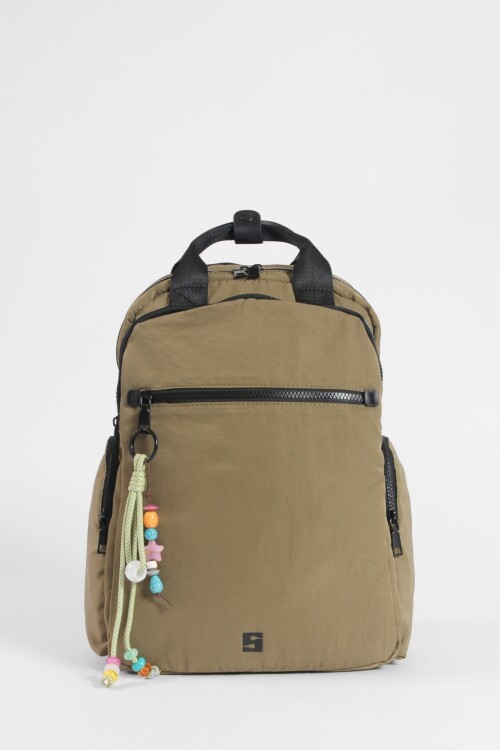 Mochila porta laptop con llavero verde
