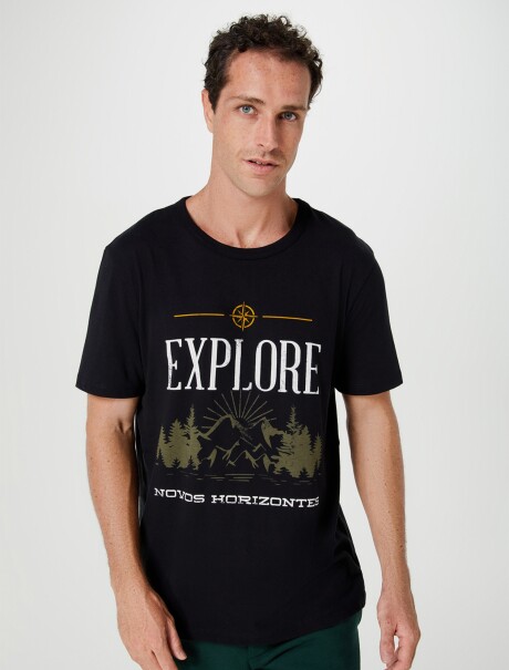 CAMISETA ESTAMPADA MODELO REGULAR NEGRO