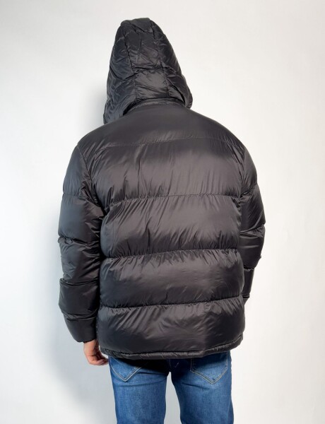 Campera de nylon oversize Taka Negro