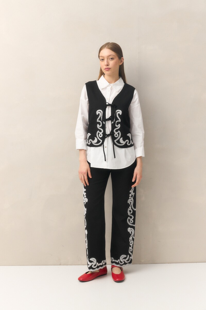 CHALECO BORDADITO Negro