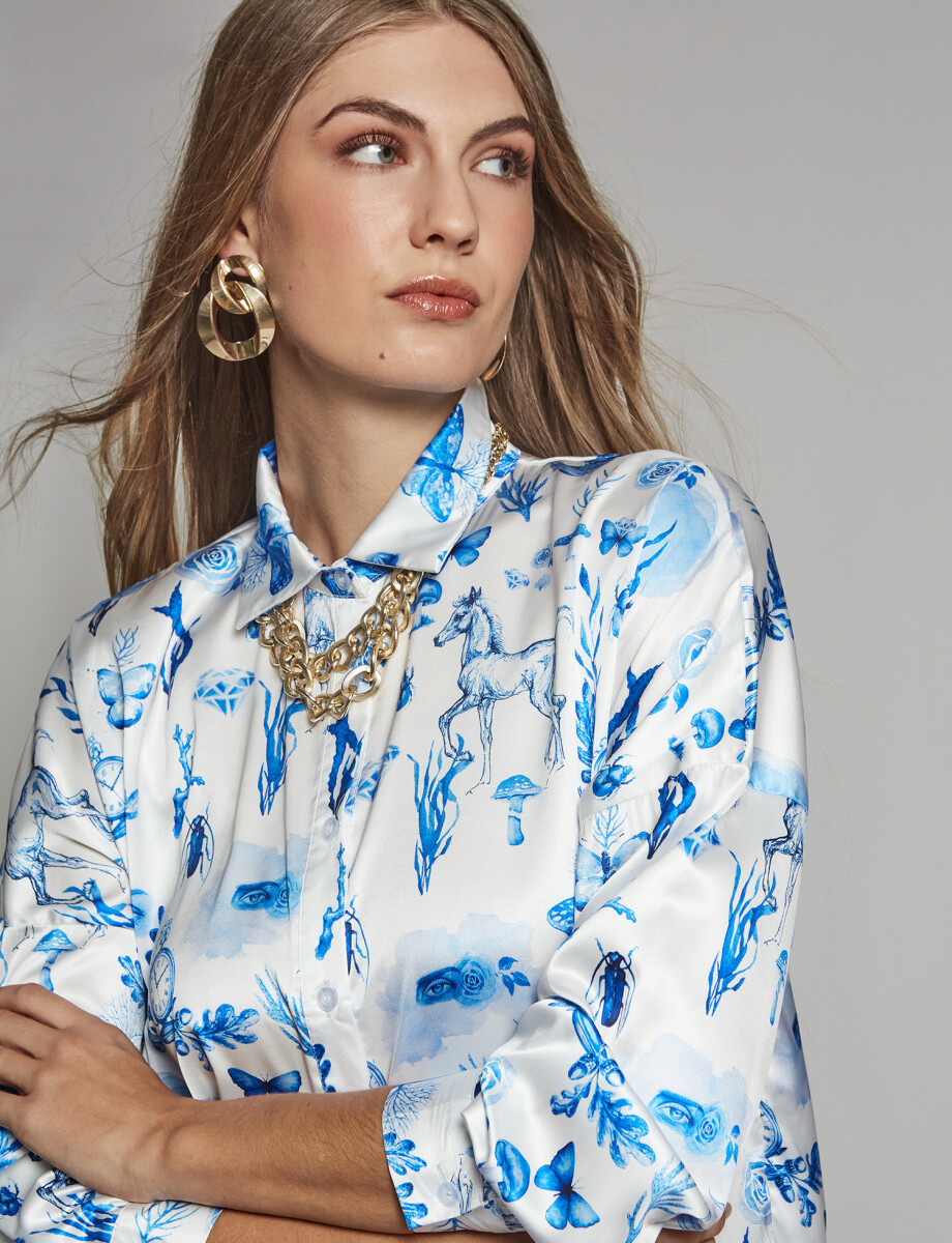 Camisa boxy estampada celeste