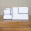 Juego de Sabana 1 Plaza Basic Color Block 200 Hilos - Pilar Blanco/Gris
