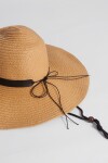 Sombrero cowboy con lazo beige