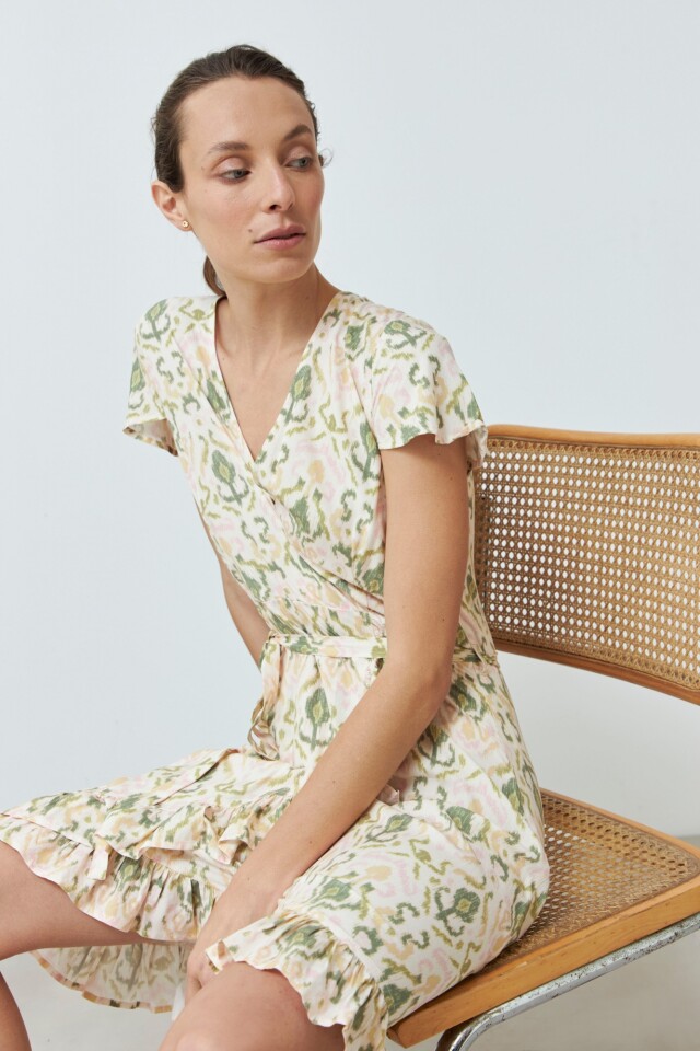 Vestido estampado cruzado con volados verde oliva